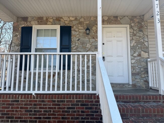 property at 2723 Vestal St