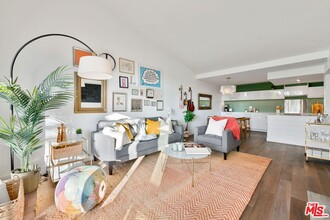 911 Kings Rd in West Hollywood, CA - Building Photo - Building Photo