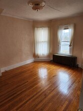 310 Derby Ave, Unit 2 bed room first floor in Derby, CT - Foto de edificio - Building Photo