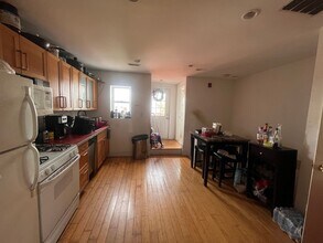 2943 W Girard Ave in Philadelphia, PA - Building Photo - Building Photo