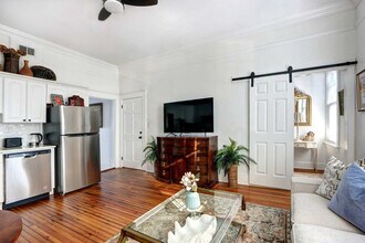 306 E Victory Dr in Savannah, GA - Building Photo - Building Photo