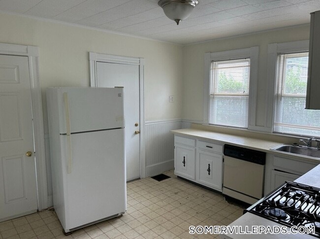 27R Albion St in Somerville, MA - Building Photo - Building Photo