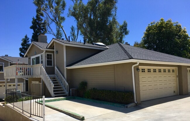 2210 Canyon Dr in Costa Mesa, CA - Building Photo - Building Photo