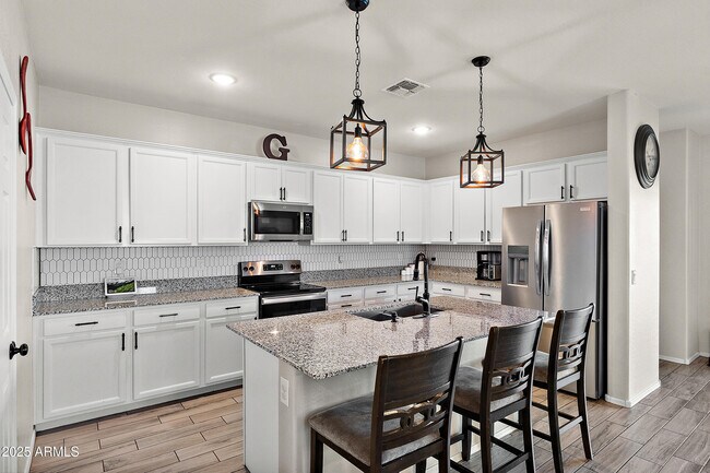 242 Pacific Dr in Casa Grande, AZ - Building Photo - Building Photo