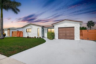 407 SE 5th St in Dania Beach, FL - Building Photo