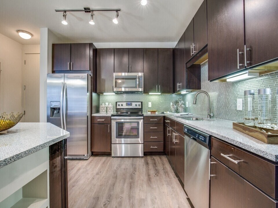 2701 Planters St in Sugar Land, TX - Building Photo