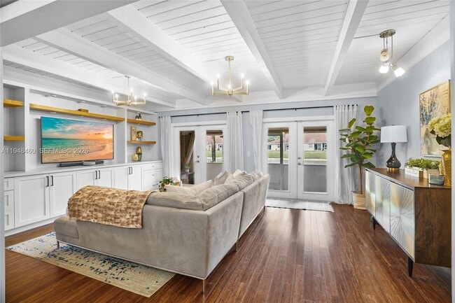 property at 505 Maplewood Dr