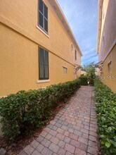 8561 Insular Ln in Orlando, FL - Building Photo - Building Photo