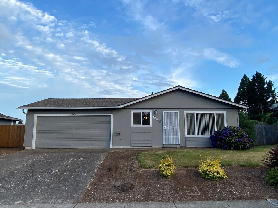 940 Genie St SE in Salem, OR - Building Photo