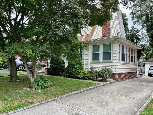 property at 21 Nassau Rd