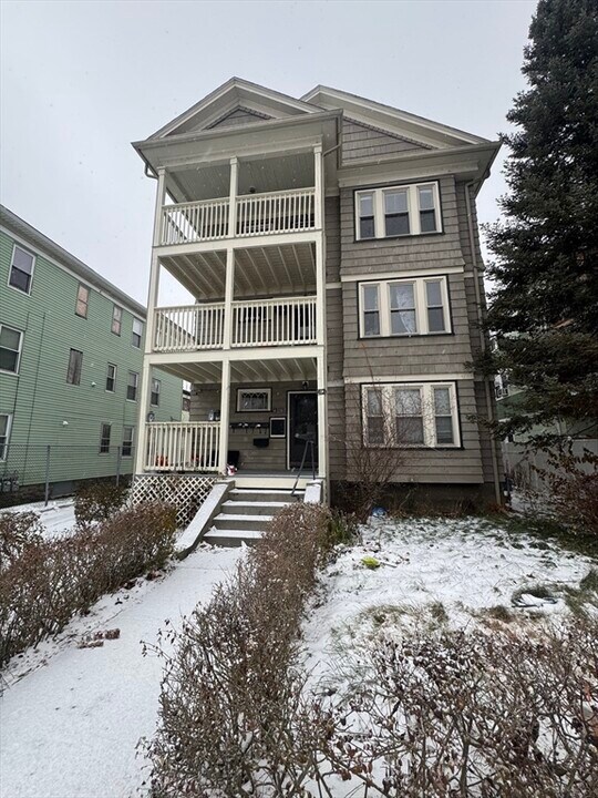 412 Grafton St in Worcester, MA - Building Photo