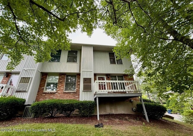 14 Abington Gardens Dr in South Abington Township, PA - Foto de edificio - Building Photo
