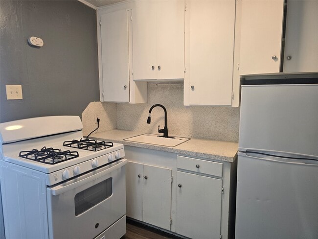 5105 Timothy St in Texas City, TX - Building Photo - Building Photo