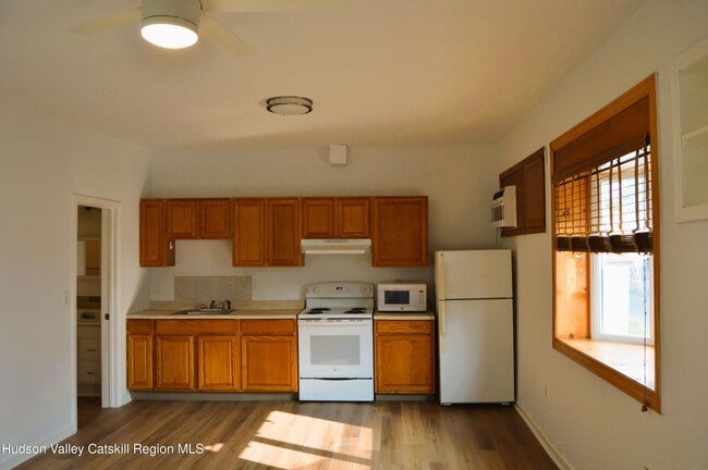 202 Foxhall Ave in Kingston, NY - Building Photo - Building Photo