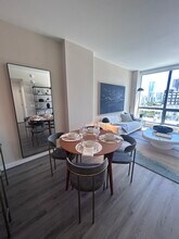 160 NW 27th St, Unit A30 in Miami, FL - Foto de edificio - Building Photo