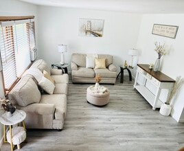 9 Meadow Ln in Clifton, NJ - Building Photo - Building Photo