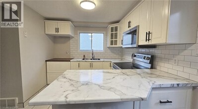 29 Folkstone Crescent in Kitchener, ON - Building Photo - Building Photo