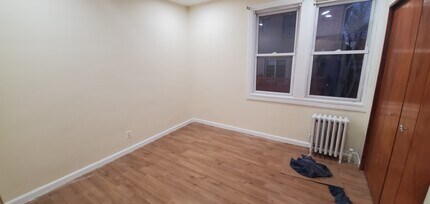 220 Sedore Ave, Unit 2FL in Fairview, NJ - Building Photo - Building Photo