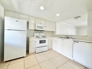 11201 NW 89th St in Doral, FL - Building Photo - Building Photo