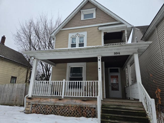 994 Reaney Ave E in St. Paul, MN - Foto de edificio - Building Photo