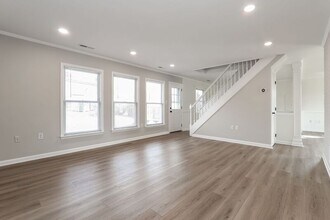 18 Azalea Ln in Levittown, PA - Building Photo - Building Photo