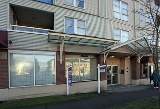 Victoria Manor in Vancouver, BC - Building Photo - Building Photo