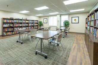 Brashear Tower - Ages 62+ Senior Apartments in Livonia, MI - Foto de edificio - Interior Photo