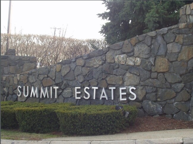 property at 1002 Paradise Rd