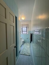 909 Beacon St, Unit 3 in Boston, MA - Foto de edificio - Building Photo