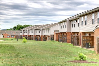 Rutherford Pointe Townhomes in La Vergne, TN - Building Photo - Building Photo