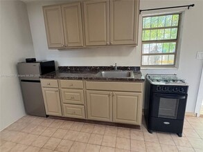 2395 NW 4th St in Miami, FL - Building Photo - Building Photo