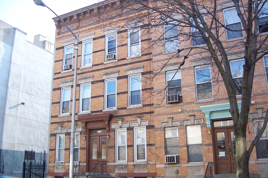 18-34 George St in Flushing, NY - Building Photo