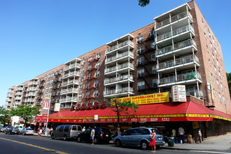 Park Regent Condominium in Flushing, NY - Building Photo - Building Photo