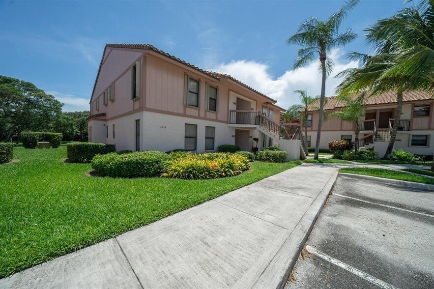 3355 Jaywood Terrace, Unit J111 in Boca Raton, FL - Building Photo