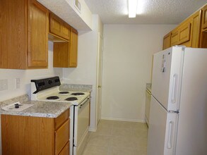 Georgetowne Lake Condos in South Daytona, FL - Building Photo - Interior Photo
