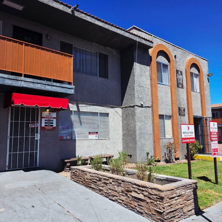 2600 S Arville St in Las Vegas, NV - Foto de edificio