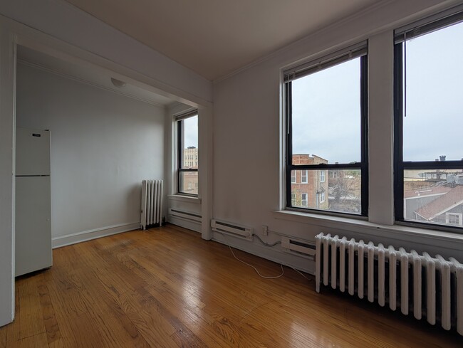 3346 N Marshfield Ave, Unit 410 in Chicago, IL - Building Photo - Building Photo
