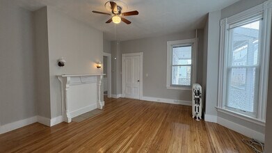 43 Dartmouth St, Unit 1 in Somerville, MA - Foto de edificio - Building Photo