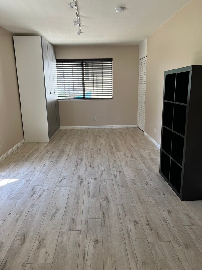 21611 Wahoo Trl, Unit Second floor in Chatsworth, CA - Building Photo - Building Photo