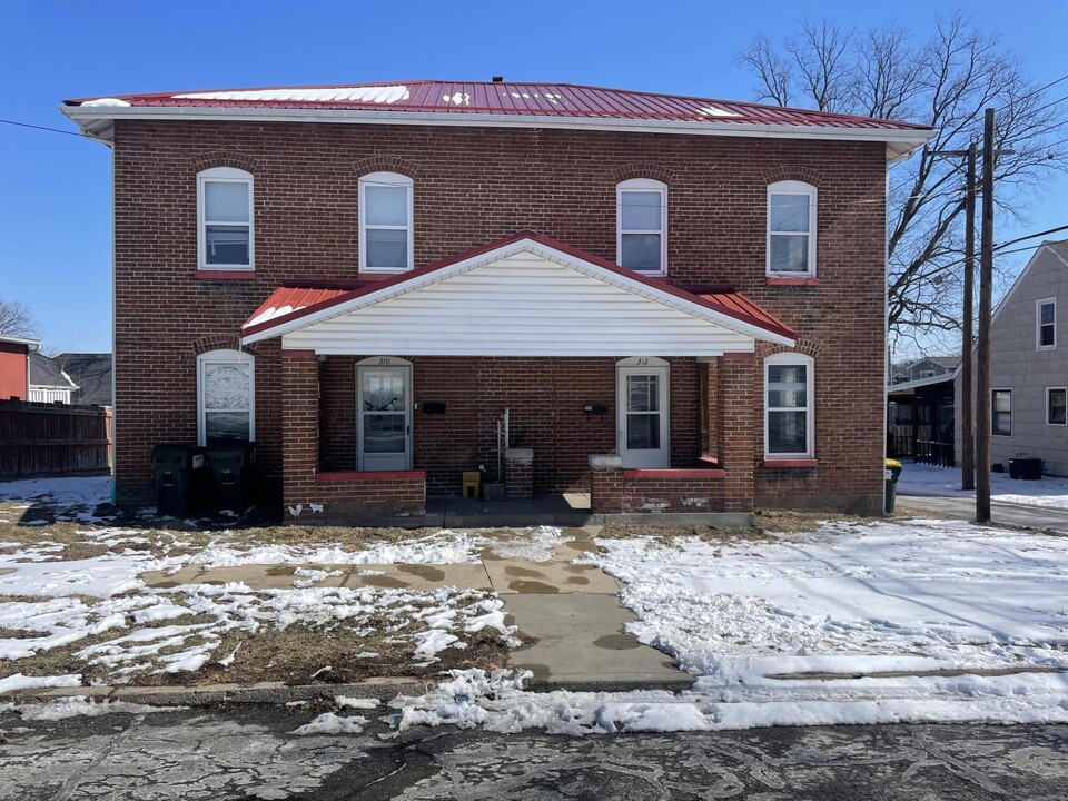 312 8th St in Boonville, MO - Building Photo