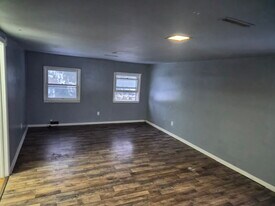 1822 Guilderland Ave, Unit 2 floor back apt in Schenectady, NY - Building Photo