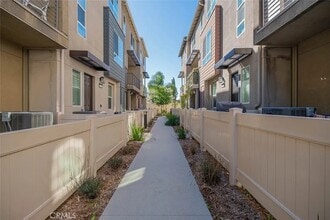 20625 Desert Ash Ln in Los Angeles, CA - Building Photo - Building Photo