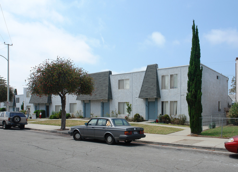 6325-6373 Hummingbird St in Ventura, CA - Building Photo