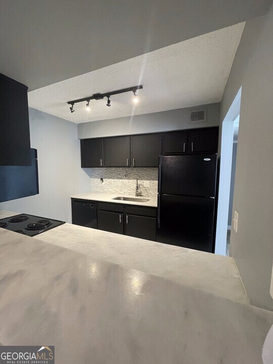 1404 Huntingdon Chase in Atlanta, GA - Building Photo