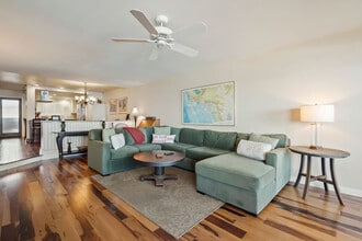 239 S Helix Ave in Solana Beach, CA - Building Photo - Building Photo