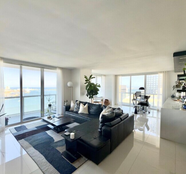 50 Biscayne Blvd, Unit 4810 in Miami, FL - Building Photo - Building Photo