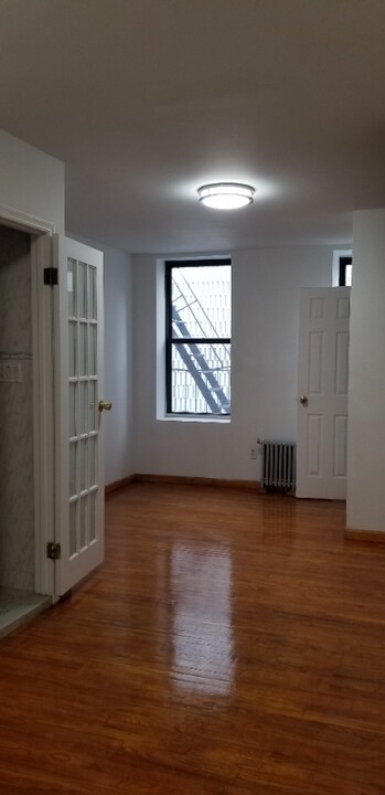 0n Broome St in New York, NY - Building Photo