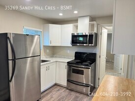 35269 Sandy Hill Crescent in Abbotsford, BC - Building Photo