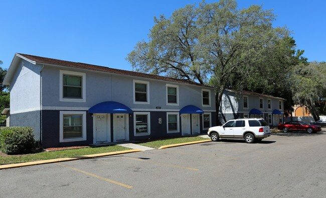 Temple Crest [F] in Tampa, FL - Foto de edificio - Building Photo