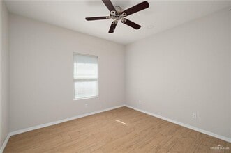 9 E Eisenhower Ave in Alton, TX - Building Photo - Building Photo